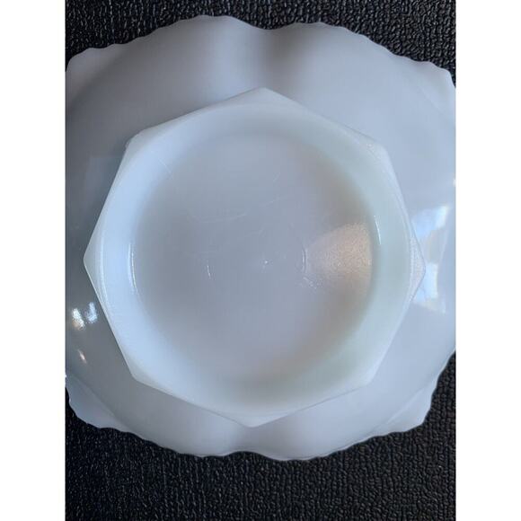 Vintage White Milk Glass Grape Harvest Anchor Hocking Low Fruit Bowl Short - Picture 8 of 13